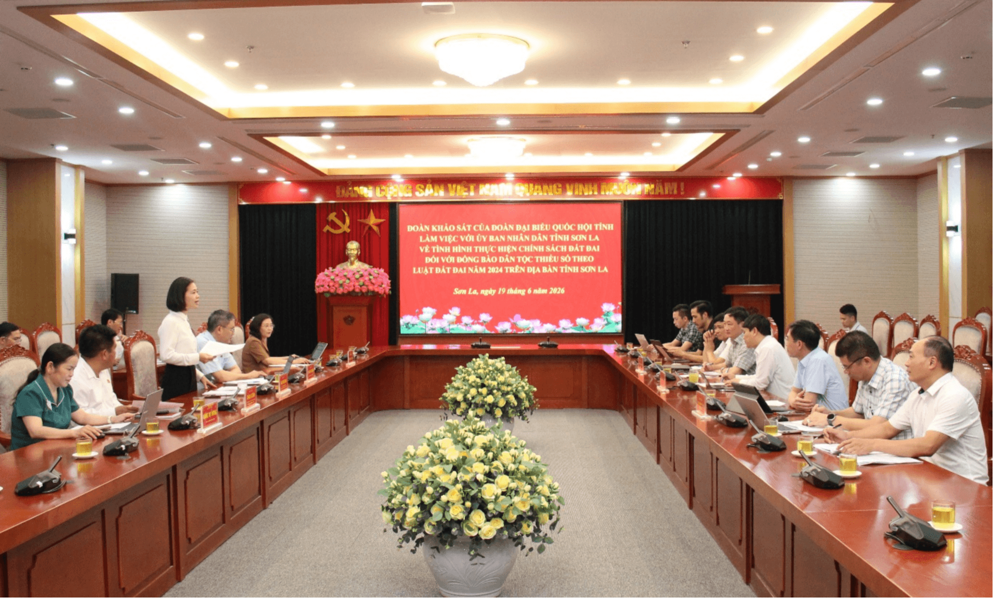 Đoàn ĐBQH tỉnh Sơn La khảo sát việc thực hiện chính sách đất đai đối với đồng bào dân tộc thiểu số
