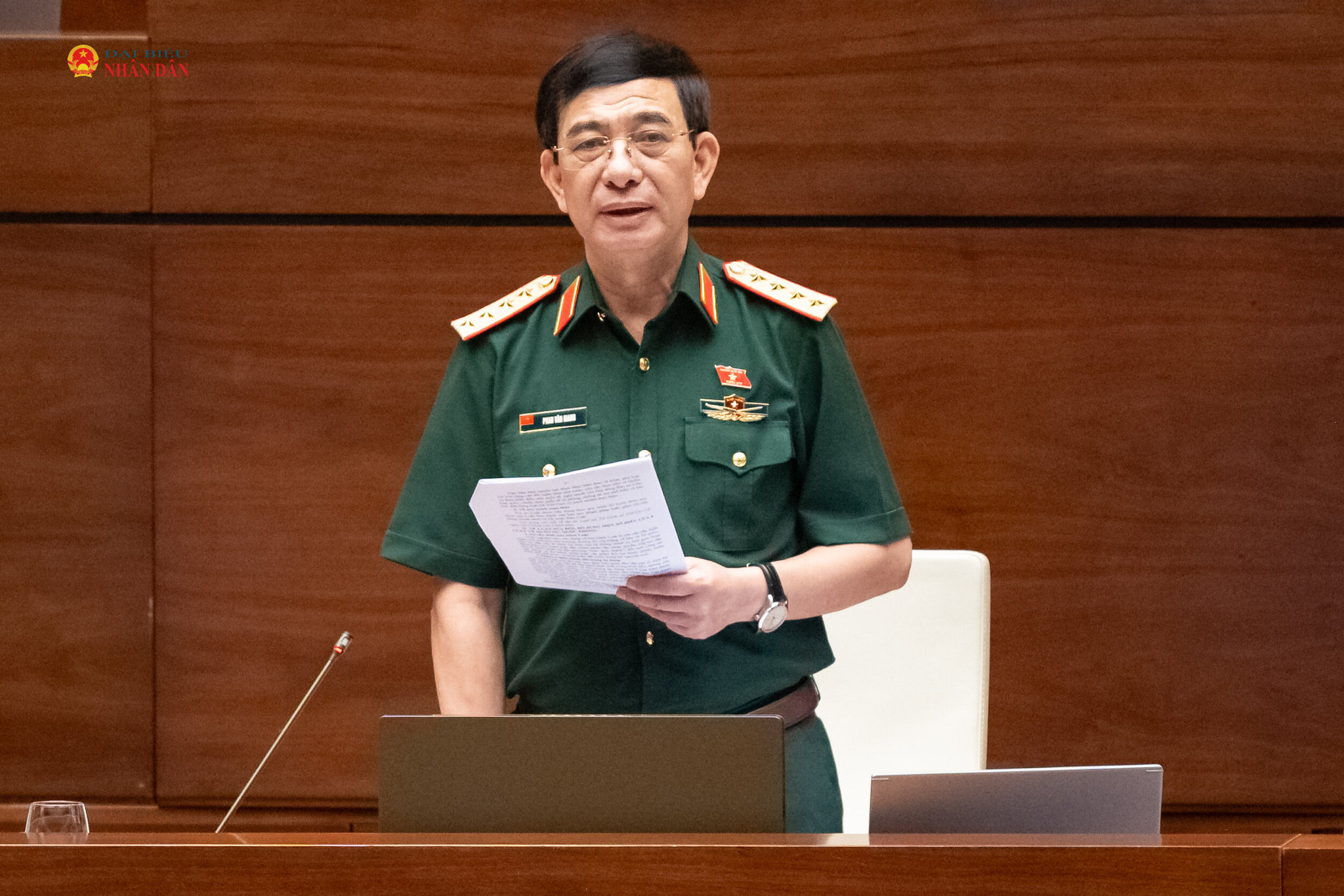 Phó Thủ tướng, Bộ trưởng Bộ Quốc phòng, Đại tướng Phan Văn Giang phát biểu giải trình, làm rõ một số vấn đề đại biểu Quốc hội nêu