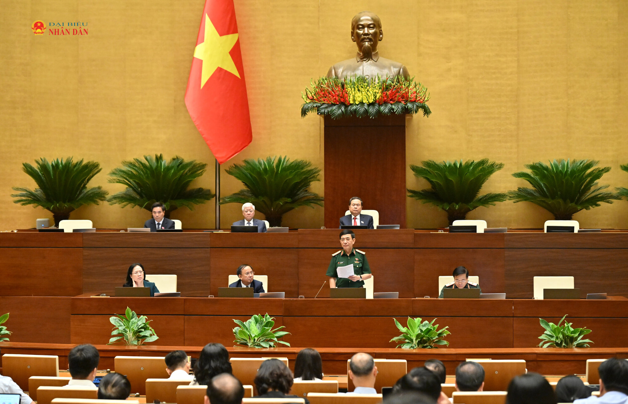 Phó Thủ tướng, Bộ trưởng Bộ Quốc phòng Đại tướng Phan Văn Giang phát biểu giải trình, làm rõ một số vấn đề đại biểu Quốc hội nêu