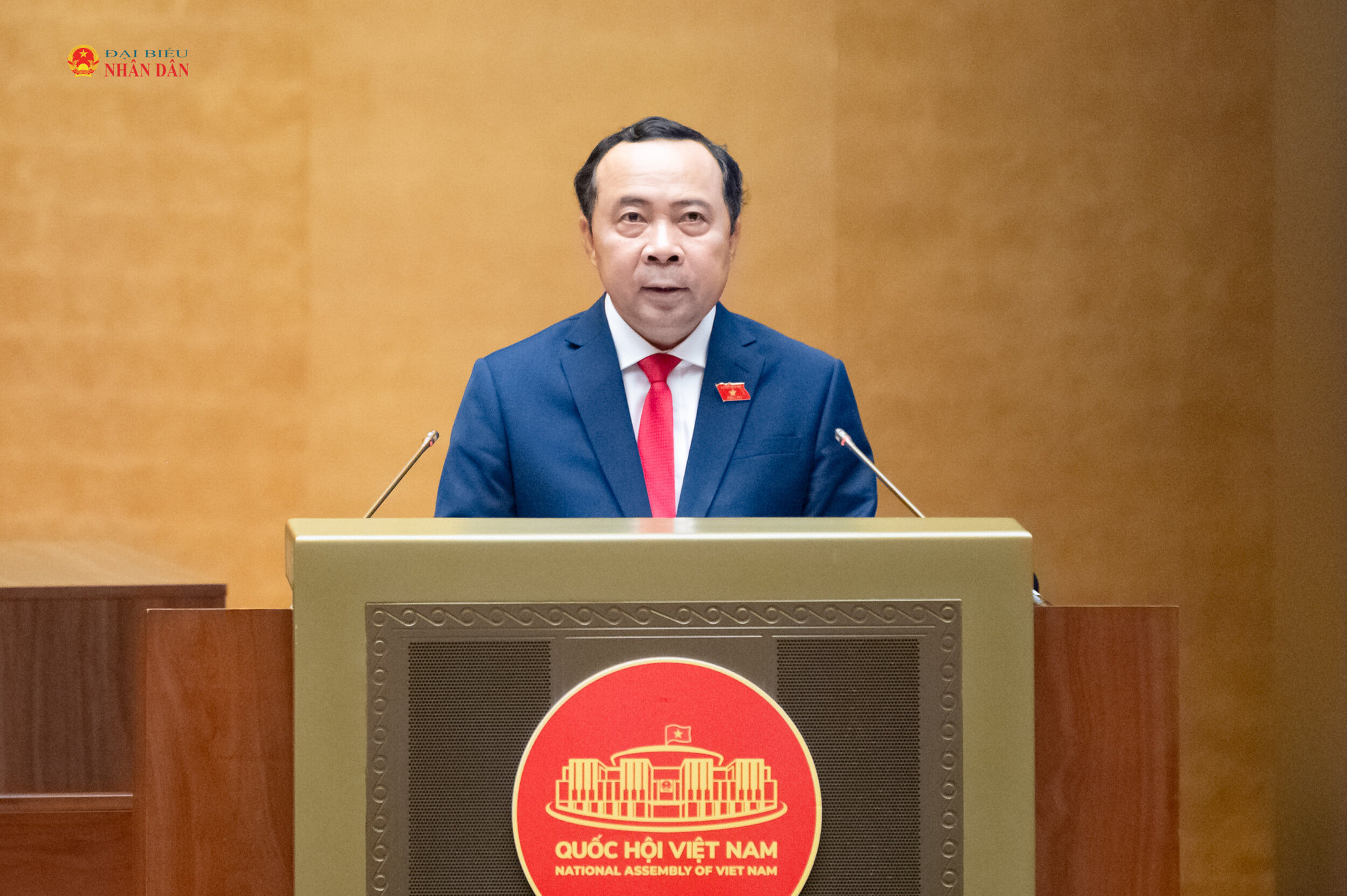 Bộ trưởng Bộ Khoa học và Công nghệ Vũ Hải Quân trình bày Tờ trình về dự án Luật sửa đổi, bổ sung một số điều của Luật Tần số vô tuyến điện, Luật Viễn thông, Luật Giao dịch điện tử và Luật Chuyển giao công nghệ